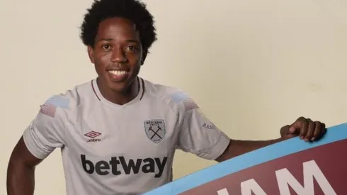 Carlos Sánchez es nuevo jugador de West Ham en su segunda participación en Premier League.