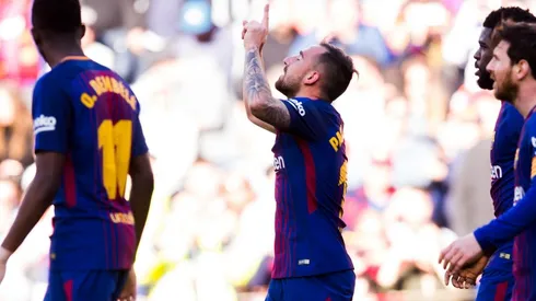 Paco Alcácer festeja en el Camp Nou con el Barcelona.