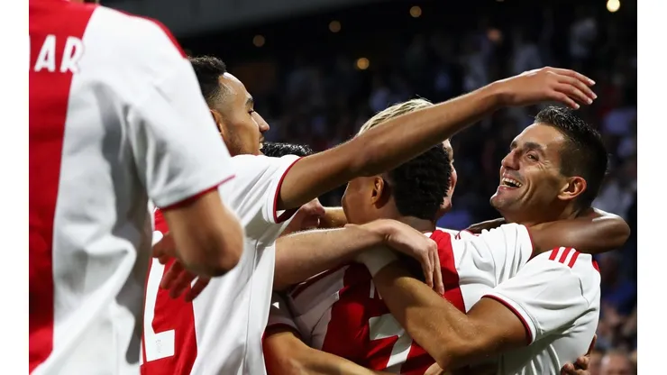 El primer gol del Ajax llegó por medio de Tagliafico