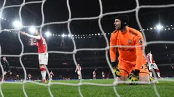 Cech se enojó con el Leverkusen