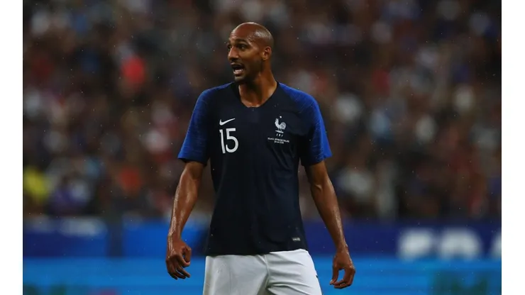 Steven N'Zonzi llega a Italia para cerrar su vínculo con la Roma