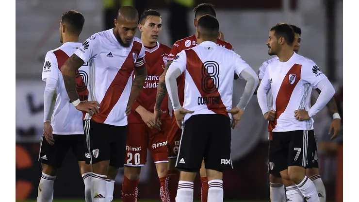 Donde pisa River, hay escritorio: evalúan sancionar a Huracán por el estado de su campo de juego