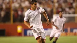 El defensor peruano chocó con Alejandro Hohberg.