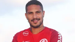 El peruano dejó Flamengo y se sumó a su nuevo equipo del fútbol brasileño.