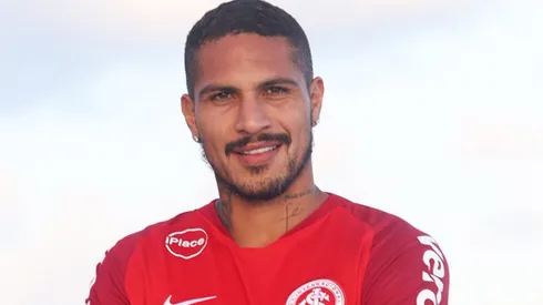 El peruano dejó Flamengo y se sumó a su nuevo equipo del fútbol brasileño.