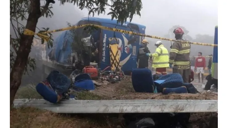 12 muertos en un accidente de tránsito protagonizado por un micro de Barcelona de Ecuador