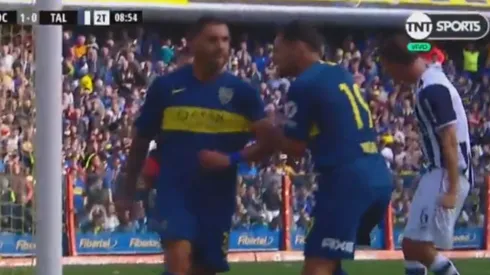 Lo que pasó entre Tevez y Zárate tras el penal errado