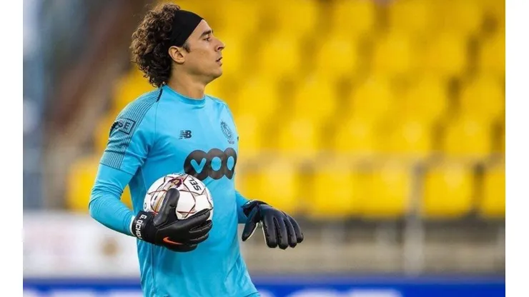 Ochoa volvió a ser el héroe del Standard Lieja
