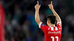 Hirving Lozano festejando su gol con el PSV Eindhoven.