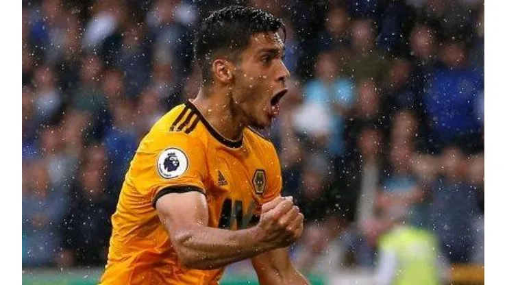 Raúl Jiménez celebrando con el Wolverhampton.