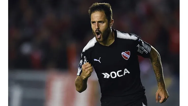 El exdelantero de Boca podría reforzar a la "U" en la temporada actual.