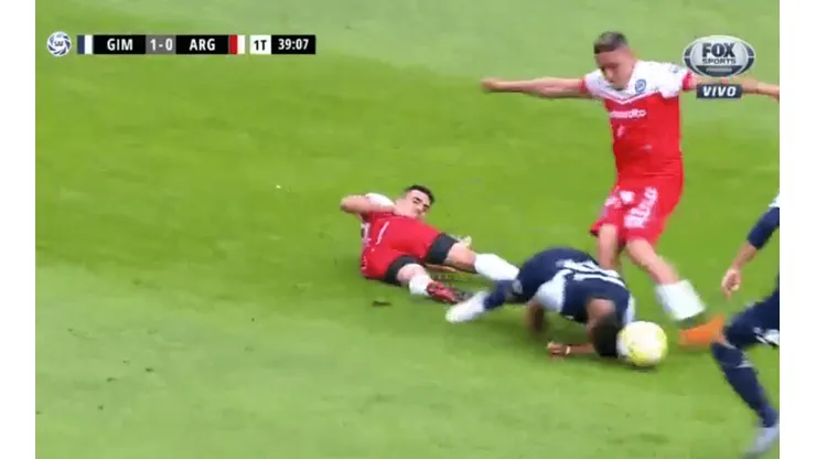 Foto de la jugada de Gimnasia y Argentinos.