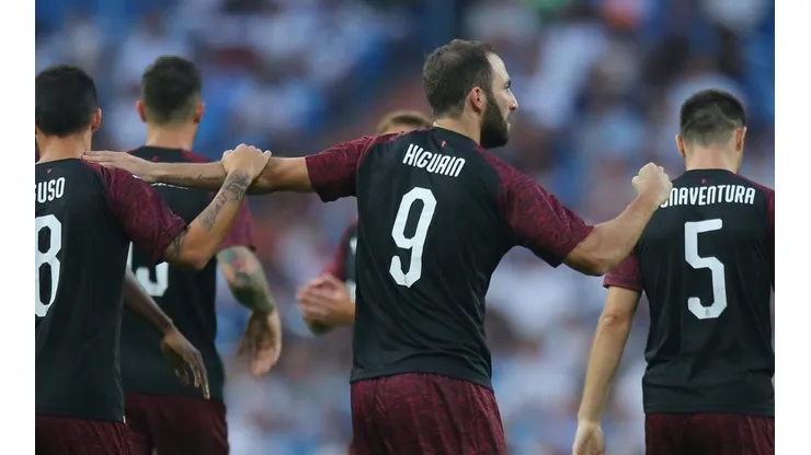 Gol de Gonzalo Higuain, jugador de Milan.