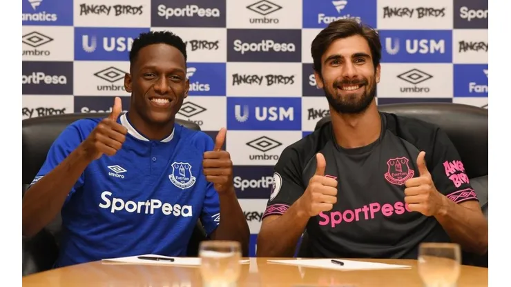 Foto de Yerry Mina en su presentación en Everton.