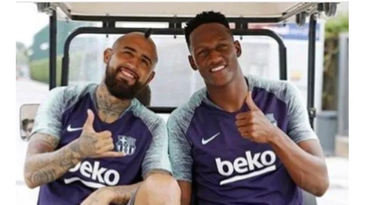 Arturo Vidal y Yerry Mina, juntos.