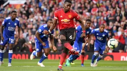 A COBRAR. Paul Pogba en el instante que impacta el balón para el 1-0 del Manchester United (Foto: Getty).