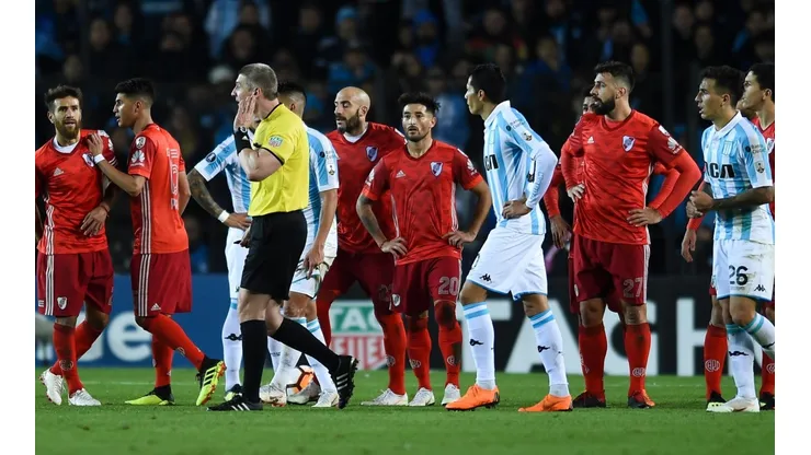 MÁS HABLADO QUE JUGADO. River y Racing prometieron más de lo que hicieron en la ida (Foto: Getty).