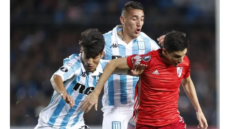 Primera polémica: Centurión cayó en el área y la gente de Racing pidió penal