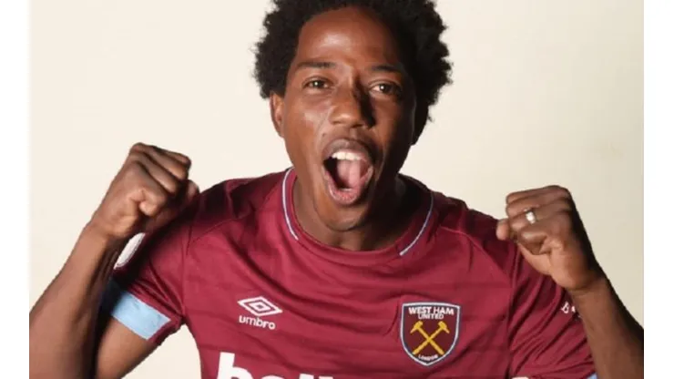 Carlos Sáncehz expresó públicamente su felicidad por volver a la Premier League.