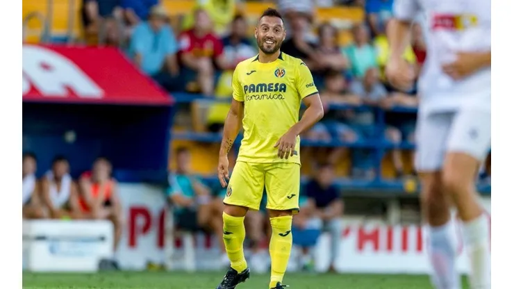 El Villarreal presentó a Santi Cazorla con un truco de magia