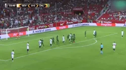 Banega le apuntó al arquero y la clavó en un ángulo de tiro libre con Sevilla