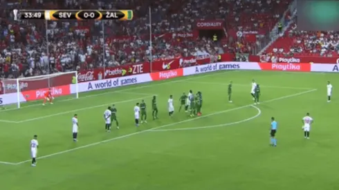 Banega le apuntó al arquero y la clavó en un ángulo de tiro libre con Sevilla