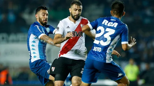 Racing y River protagonizan uno de los choques más apasionantes de la Copa.
