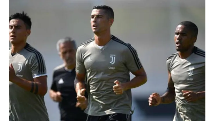 Paulo Dybala y Douglas Costa se burlaron de Cristiano Ronaldo