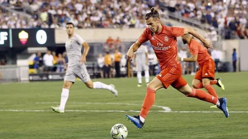 ARRANCÓ LA MÁQUINA. Bale desborda ante la Roma en el Metlife Stadium.