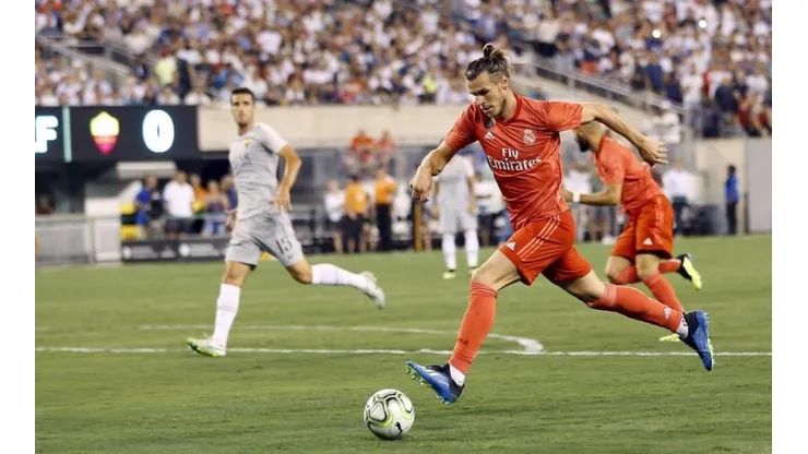 ARRANCÓ LA MÁQUINA. Bale desborda ante la Roma en el Metlife Stadium.
