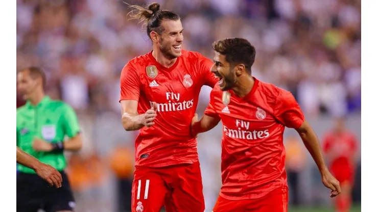 FESTEJO DE ROJOS. Bale y Asensio celebran el 1-0 de Real Madrid contra Roma.