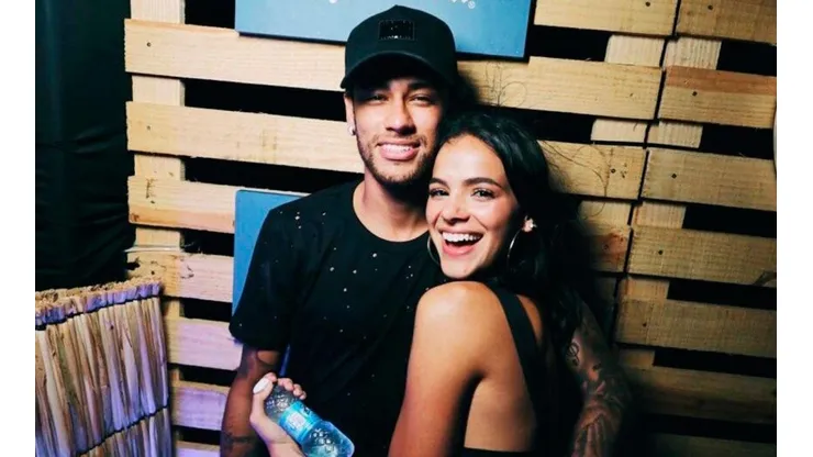 Para un poco, Bruna: la novia de Neymar se puso una bikini traslúcida