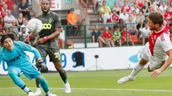 Guillermo Ochoa fue titular en el Standard Lieja vs Ajax por Champions League.