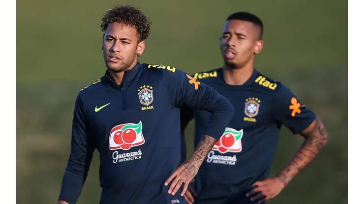 EN BRASIL. Neymar y Gabriel Jesús juntos en el entrenamiento de Brasil (Foto: Getty).