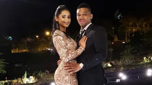 Foto de Frank Fabra con su pareja.