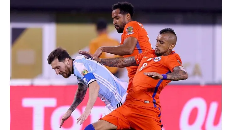Lionel Messi y Luis Suárez, enfrentados.