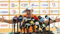 Ricardo Ferretti en conferencia de prensa esta mañana.