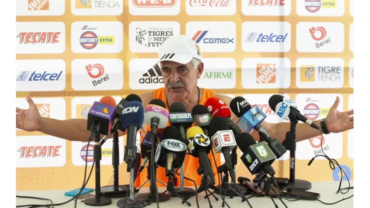Ricardo Ferretti en conferencia de prensa esta mañana.