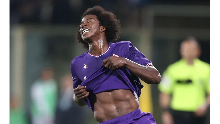 Carlos Sánchez tiene contrato con Fiorentina, pero quieren cerrarle un nuevo club porque no contarán con él.