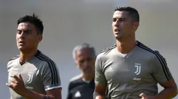 NUEVA PAREJA. Dybala y Cristiano Ronaldo trotan juntos en el entrenamiento de Juventus.
