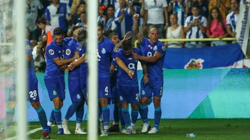 Con "poder mexicano", Porto logra su primer título de la temporada