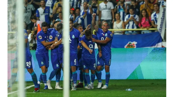Con "poder mexicano", Porto logra su primer título de la temporada