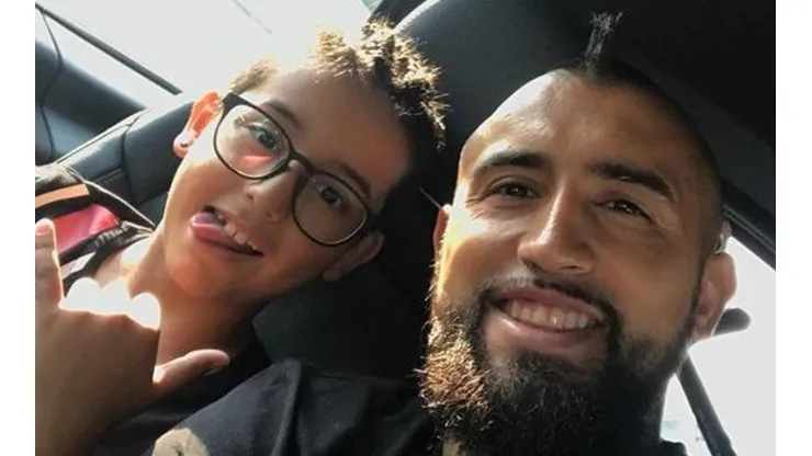 Arturo Vidal y una foto para bromear con su hijo, que reveló antes de tiempo su ida al Barcelona