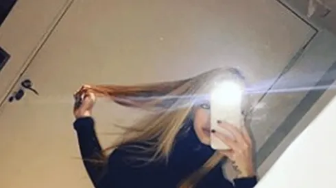 Daniela Rendón, la mujer de Armani, reapareció mostrando la pancita y tocándose el pelo