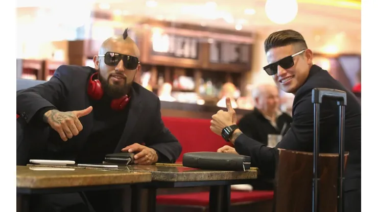 Foto de Arturo Vidal con James Rodríguez.