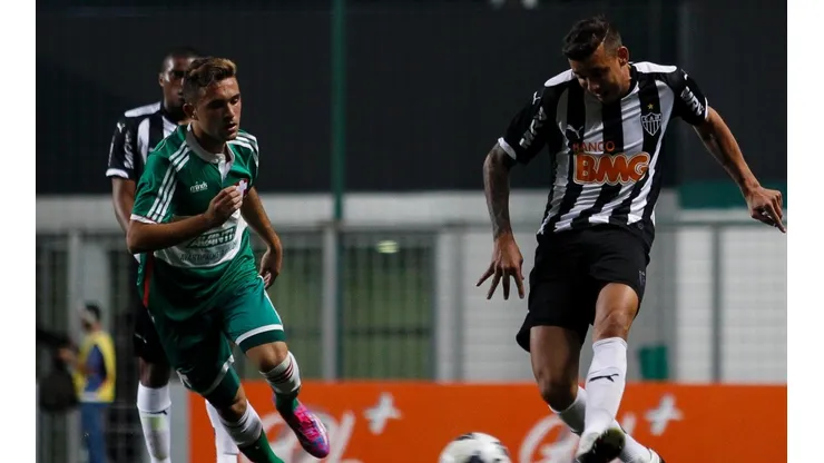 Agustín Allione con la camiseta de Palmeiras.