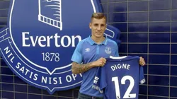 Lucas Digne posando con la camiseta de Everton.