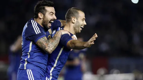 Foto de Ezequiel Lavezzi con Javier Mascherano.