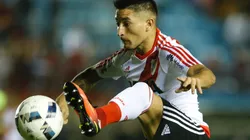 Casco con la camiseta de River.