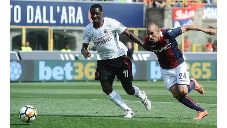Zapata podría llegar al fútbol turco, sin titularidad en el AC Milan.